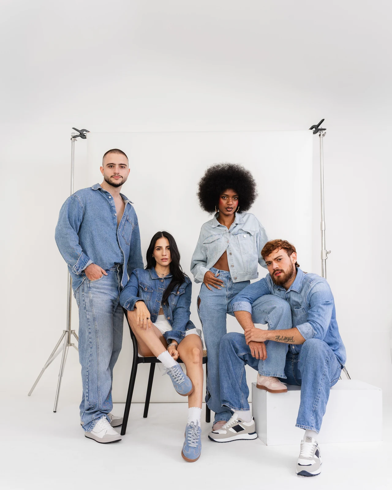Equipo LEONS Footwear — 35 personas detrás de la fábrica en Bucaramanga, Santander